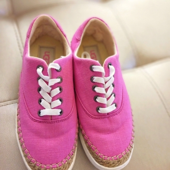 UGG Pink Sneakers NEW Sz 5 SWEET - Picture 2 of 4